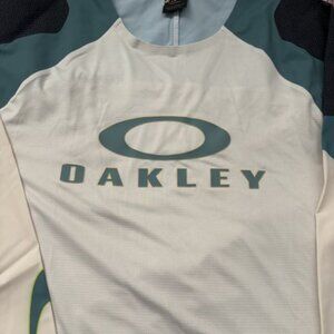 OAKLEY tshirt